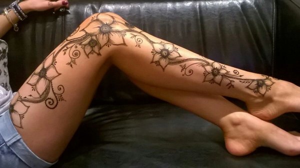 Мехенди на всю ногу цветы