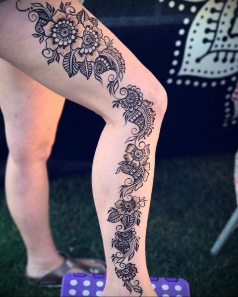 Тату хной на ноге для девушек