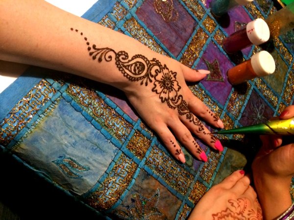 Рисование хной на мероприятии
