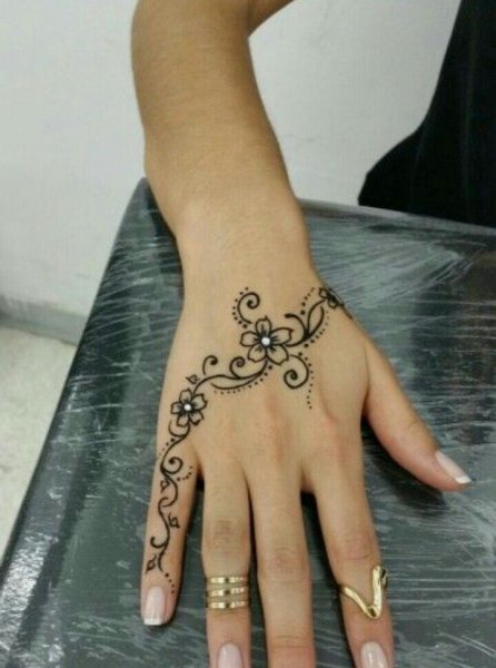 Рисуем хной кольцо