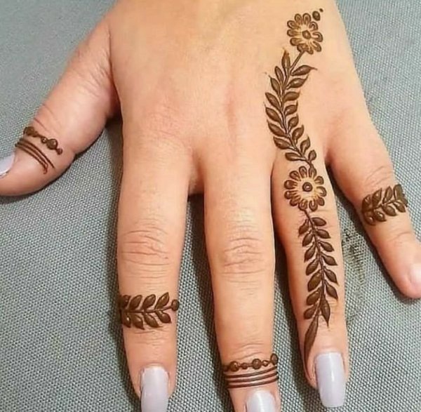 Хна на пальцах