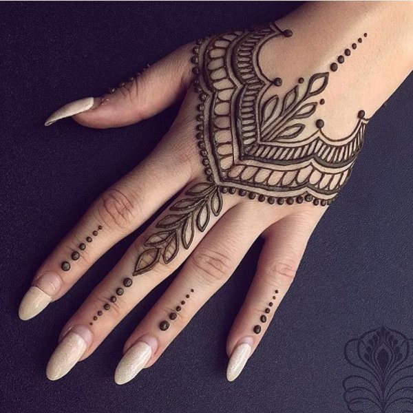 Хна на кисти