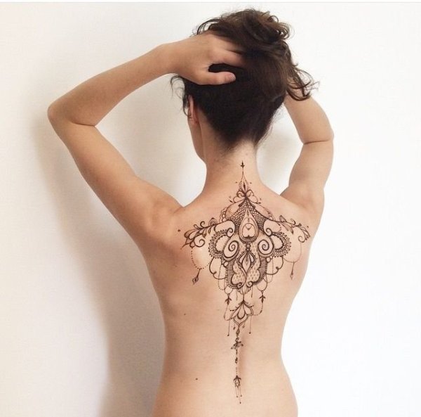 Мехенди на спине