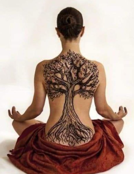 Мехенди на спине женские