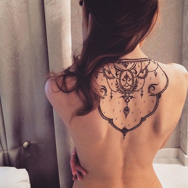 Мехенди на спину для девушки