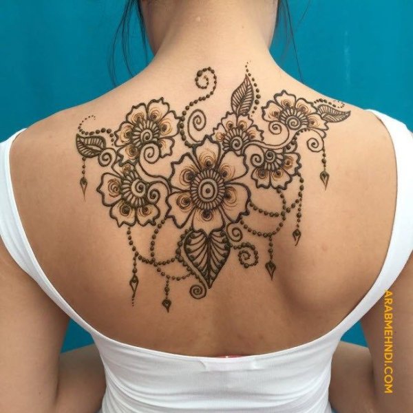 Тату хной на спине