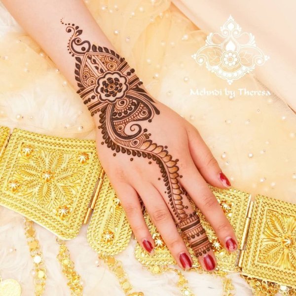 Тату белой хной