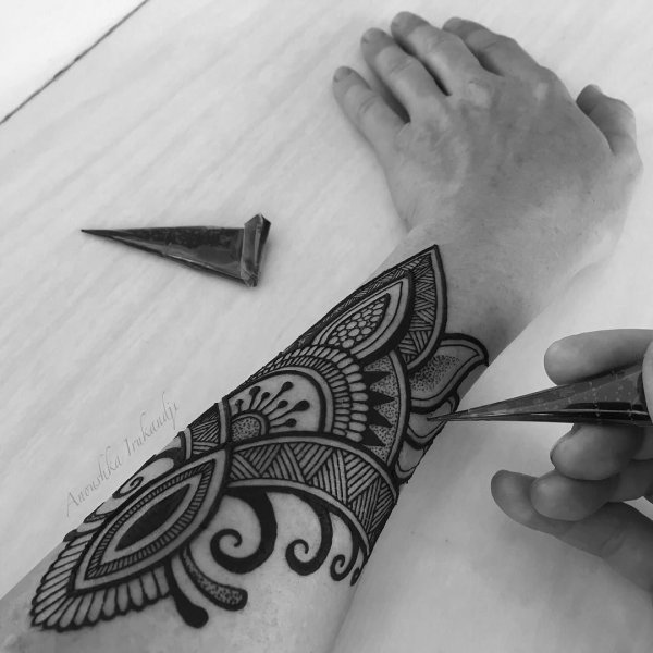 Мехенди мужские на руке