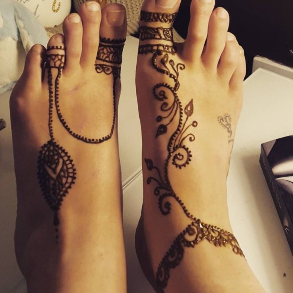 Хна на ноге
