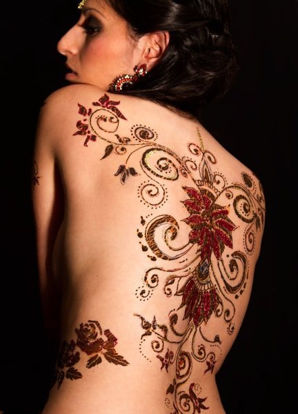 Мехенди на спине женские