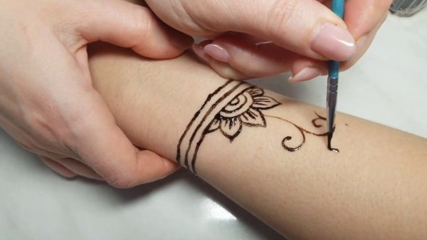 Тату хной на руке для начинающих лёгкие