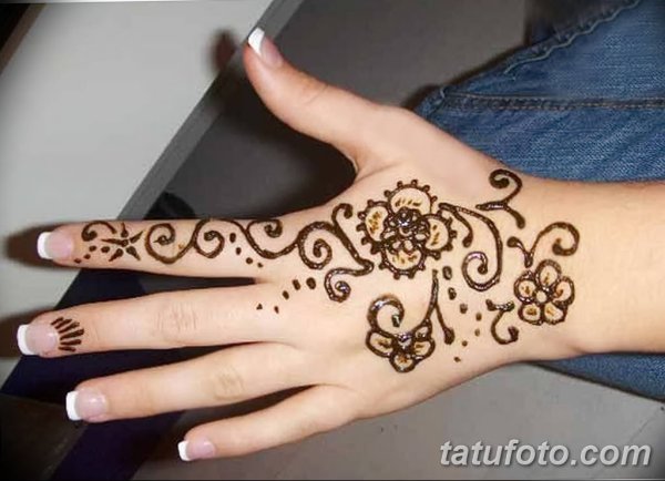 Хина на руках лёгкие