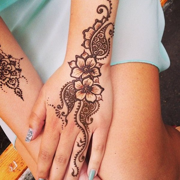 Узоры хной на теле легкие