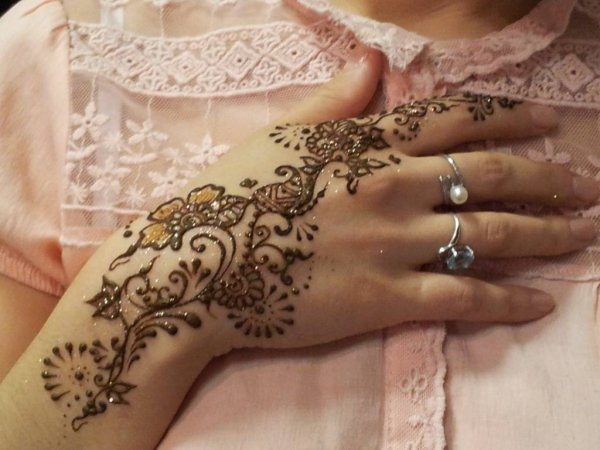 Рисование хной по телу