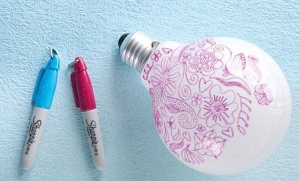Узор на лампе маркером