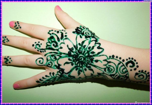 Мехенди зеленой хной