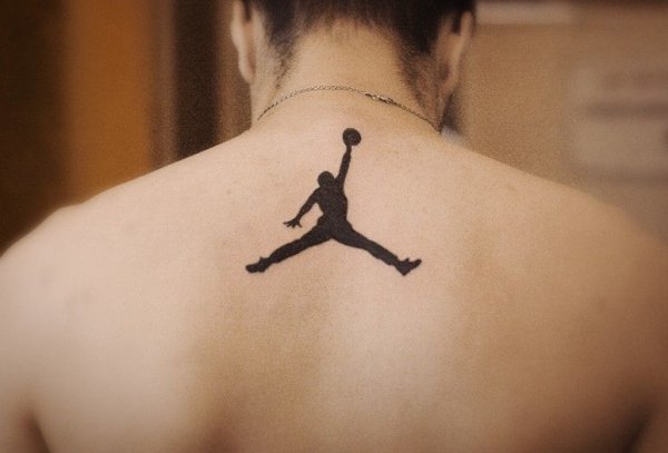 Татуировки на спину для мужчин небольшие