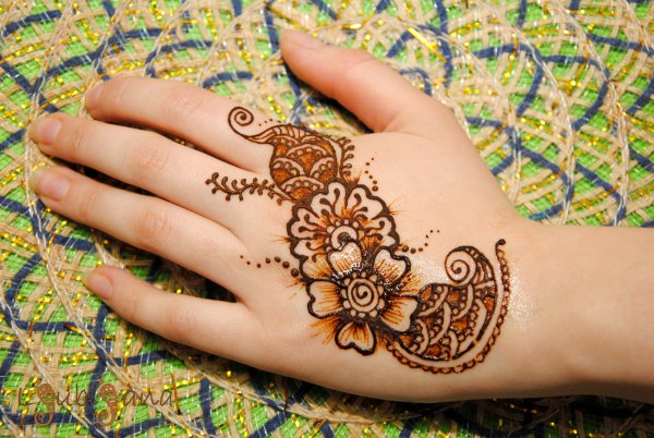 Рисунки хной на теле