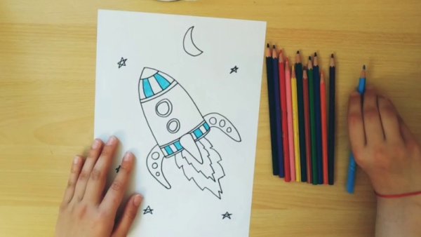Рисовать ракету фломастером