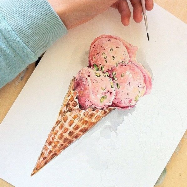 Мороженое в рожке акварелью