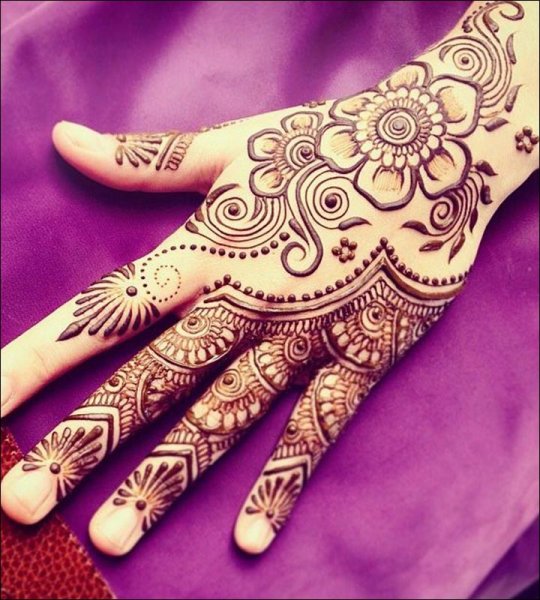 Мехенди на руке