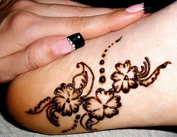Рисунок хной на теле в домашних условиях