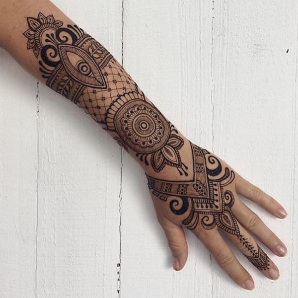 Мехенди до локтя