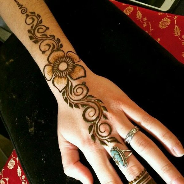 Узоры хной на руке до локтя лёгкие
