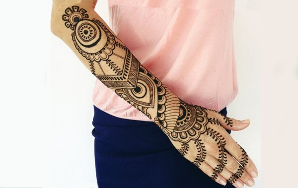 Тату хной на руке до локтя