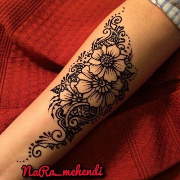 Тату хной на предплечье
