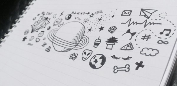 Маленькие рисунки ручкой в тетради