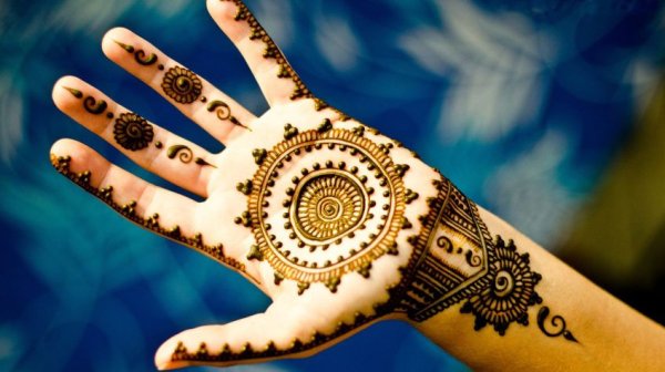 Хна на ладони