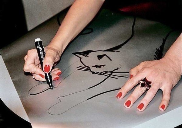 Рисунки перманентным маркером на бумаге