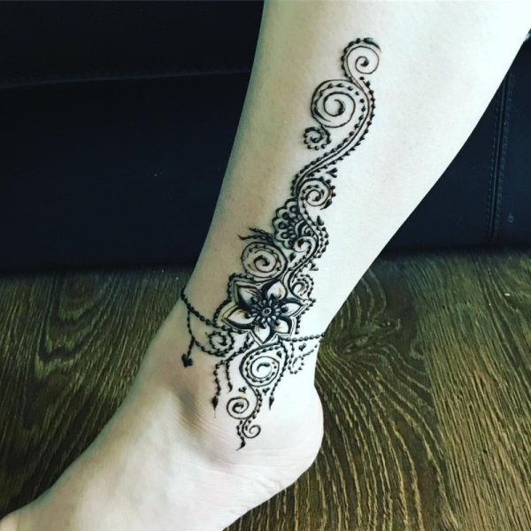 Тату хной на ноге для девушек