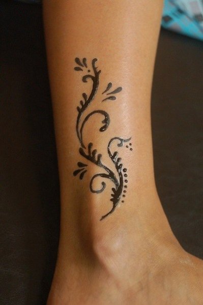 Мехенди на ноге простые