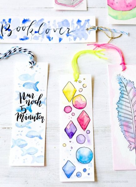 Закладки акварелью с надписями