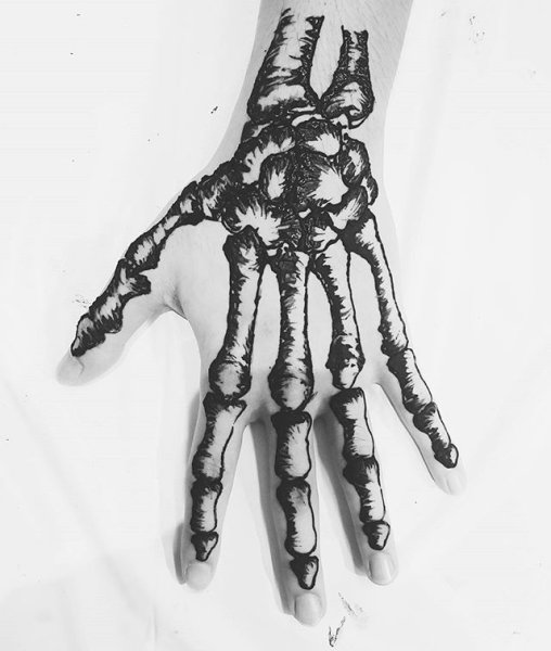 Скелет руки хной