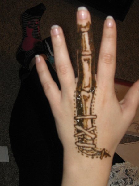 Тату хной на руке