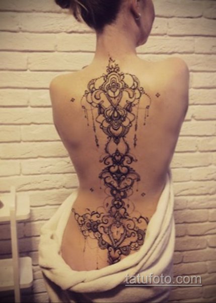 Мехенди на спине