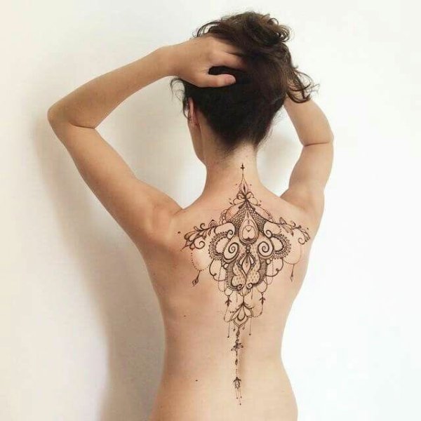 Тату мехенди на спине