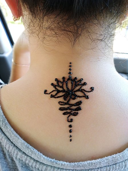 Мехенди на пояснице хной