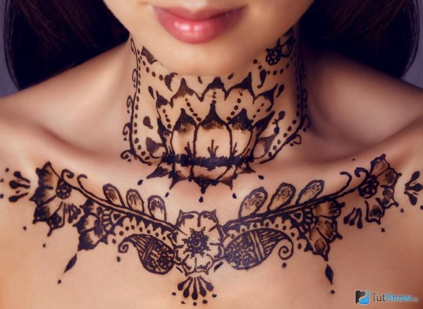 Мехенди на спине женские