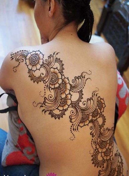 Мехенди на спине