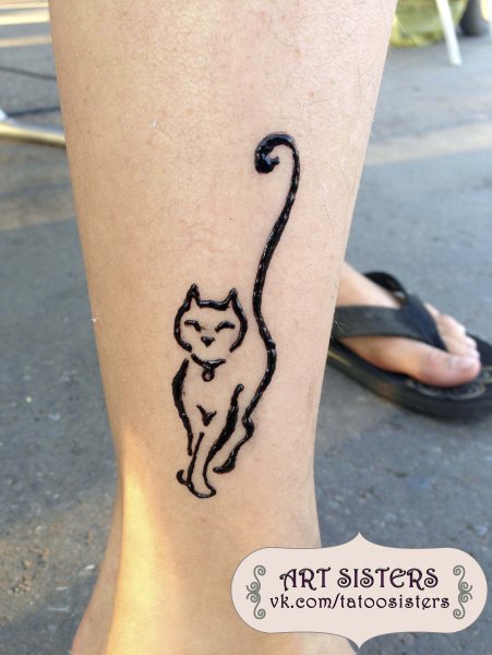 Тату хной на руке легкие