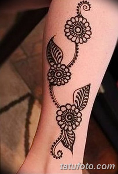 Тату хной на ноге легкие