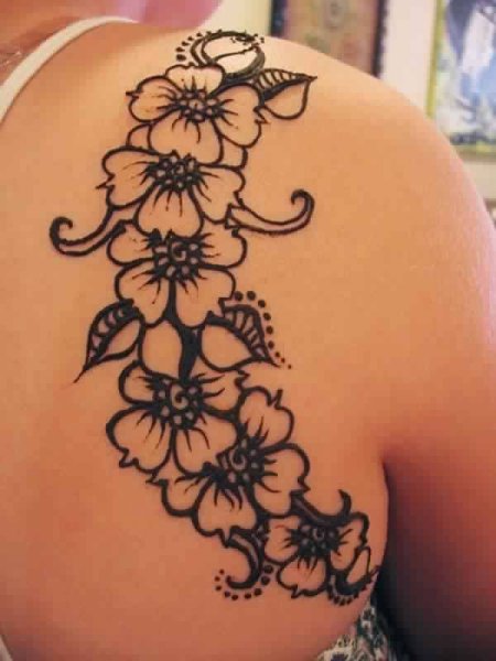 Рисунки хной на плече