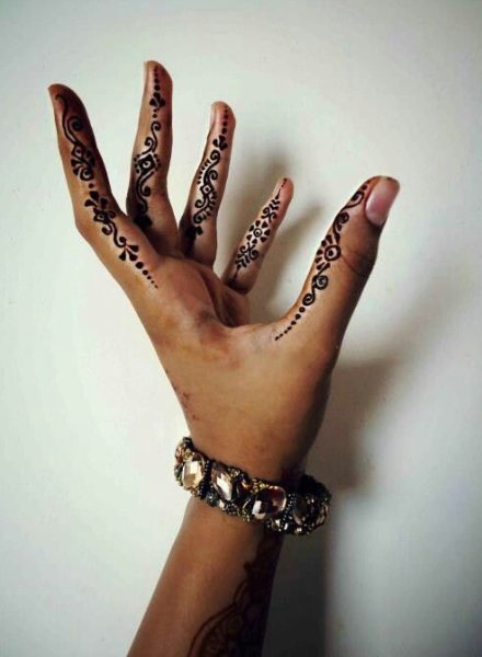 Маникюр в стиле хинди