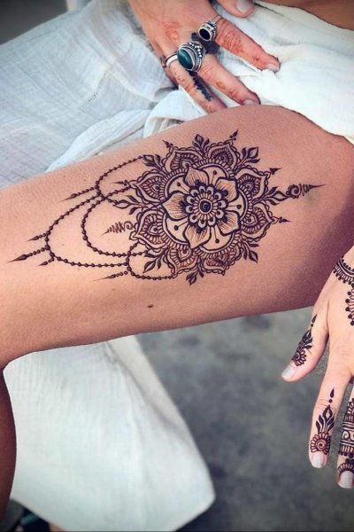 Тату хной на ноге