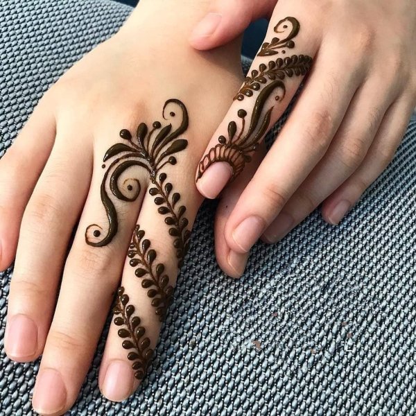 Мехенди на пальцах