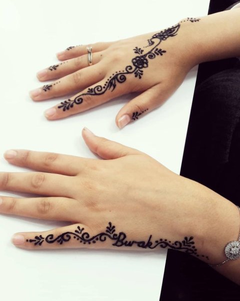 Мехенди на пальцах рук